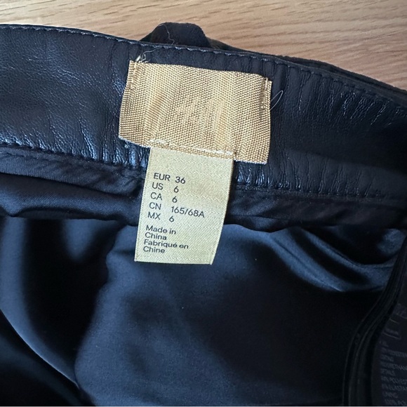 H&M faux leather black skirt size 6 - Picture 3 of 3